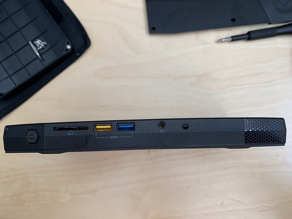 NUC6i7KYK Ports (front)